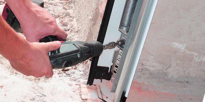 Constructor installing and Repair Garage Door. Repair, Insulatin